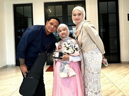 7 Potret Inara Rusli dan Virgoun Kompak Hadiri Recital Concert Sang Putri Starla