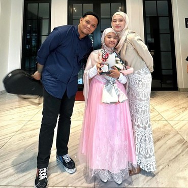 Makin Akur, Virgoun Pamer Momen Lebaran bareng Inara Rusli