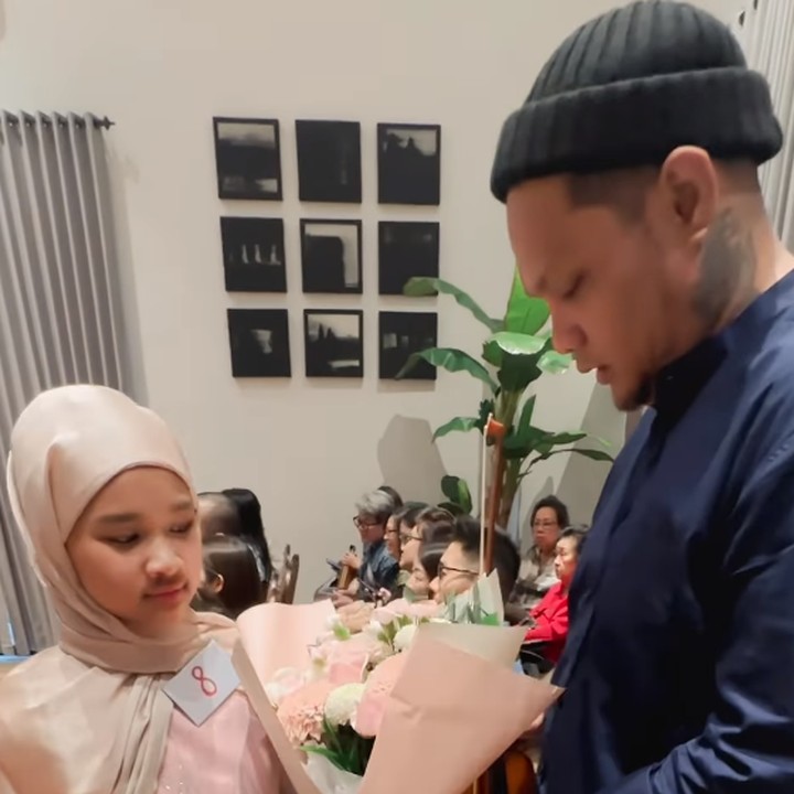 <p>Bunda, kita doakan agar Starla terus diberikan kesehatan dan kebahagiaan, ya. Semoga Starla pun selalu mendapat kesuksesan dalam pendidikan serta cita-citanya. (Foto: Instagram: @mommy_starla)</p>