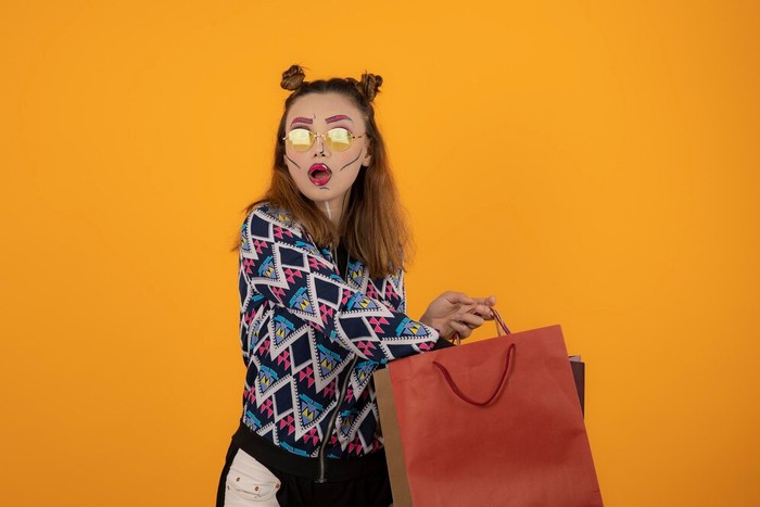 Salah satu kalimat yang sering diucapkan orang yang pura-pura kaya adalah, 