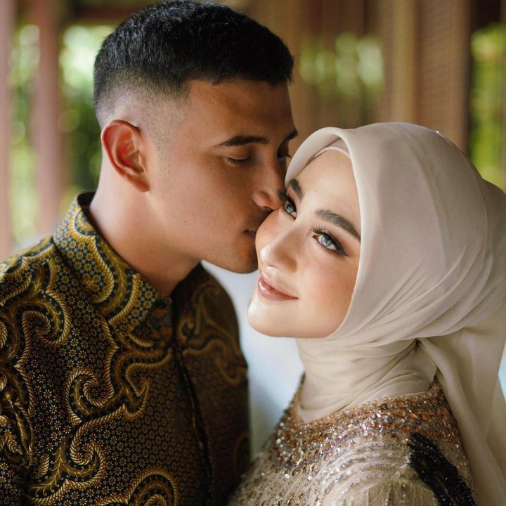 <p>Saat ini, Margin memang telah menjadi seorang istri dan Bunda satu orang anak. Namun, dirinya tidak pernah berpikir untuk berhenti meneruskan sekolah. (Foto: Instagram: @marginw)</p>