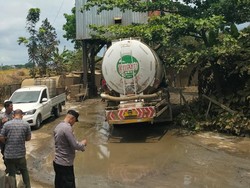 Video: Katup Penampungan Semen di Pabrik Bantul Bocor, Debu Beterbangan