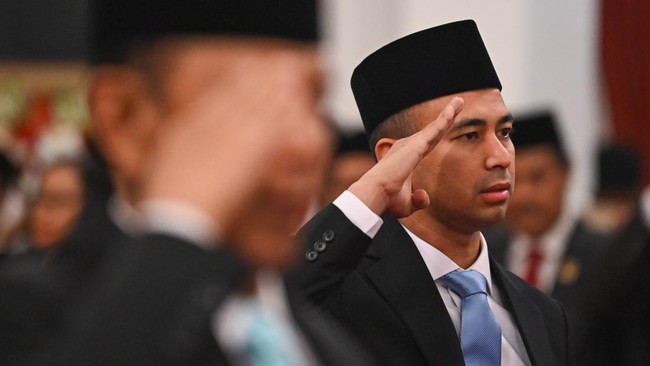 Selebritas Raffi Ahmad dilantik Presiden Prabowo sebagai Utusan Khusus. Jabatan itu berbeda dengan staf khusus (stafsus) presiden.