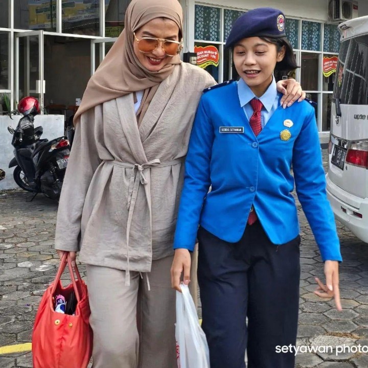 <p>Gendis saat ini diketahui sedang menimba ilmu di SMA Taruna Nusantara Magelang, salah satu sekolah dengan program calon Taruna terbaik di Indonesia. Meski usianya belum genap 17 tahun, Gendis sudah hidup mendiri dengan menuntut ilmu jauh dari orang tuanya. (Foto: Instagram @arzetibi)</p>