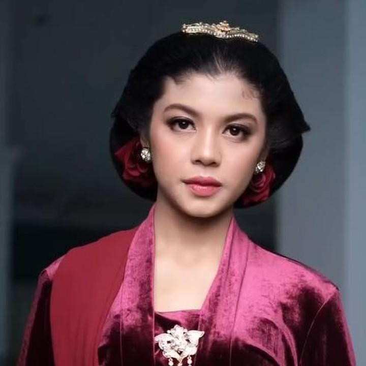 <p>Gendis Setiawan adalah anak bungsu Arzetti Bilbina dari pernikahan dengan Aditya Setiawan. Gendis saat ini sudah tumbuh remaja dan tahun ini genap berusia 16 tahun, Bunda. (Foto: Instagram @arzetibi)</p>
