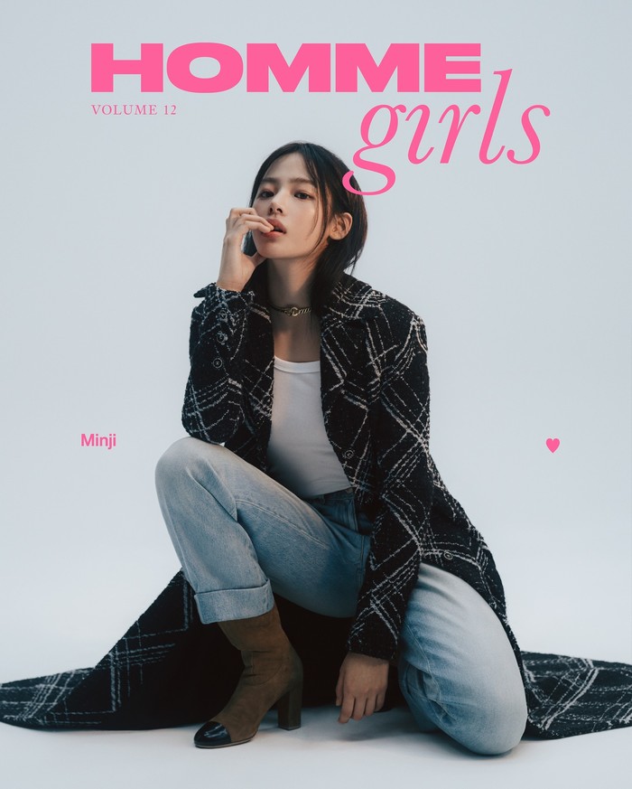 Selain berpose bersama dalam satu frame, girlband Korea beranggotakan lima orang ini juga melakukan pemotretan unit dan individual. Dalam solo photoshoot, masing-masing member NewJeans memakai koleksi brand mewah berbeda. / Foto: instagram.com/hommegirls