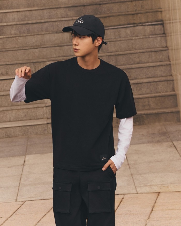 Sementara itu, penyanyi Korea ini akan segera comeback sebagai solois dengan merilis album solo pertamanya yang sangat dinanti-nanti bertajuk ‘Happy’ pada 15 November 2024 mendatang. Sudah siap menyambut lagu-lagu terbarunya? / Foto: instagram.com/alo