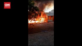 VIDEO: Bentrok Antar Desa di NTT, 2 Warga Tewas, 51 Rumah Terbakar