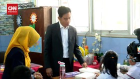 VIDEO: Gibran Bagi-bagi Makan Bergizi Gratis ke Siswa SD di Menteng