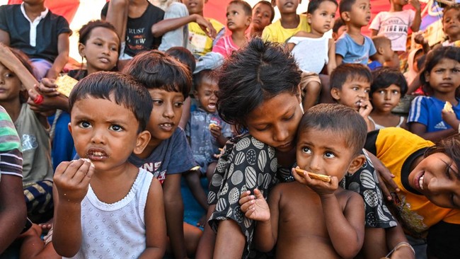 PBB memangkas pendanaan bagi pengungsi Rohingya di Indonesia setelah Presiden Amerika Serikat Donald Trump membekukan dana bantuan luar negeri.