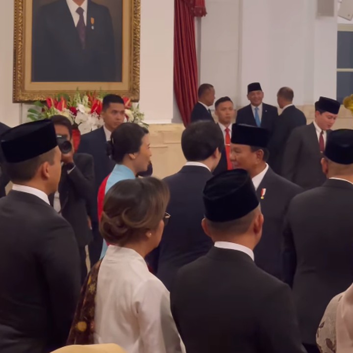 <p>Ketika dihampiri oleh Presiden Prabowo Subianto, Veronica Tan tampak memperkenalkan Sean. Dalam kesempatan yang sama, Sean dan Prabowo pun saling berjabat tangan. (Foto: Instagram: @nachoseann)</p>