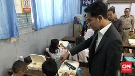 Wapres Gibran Blusukan Uji Coba Makan Bergizi Gratis di SD Jakarta