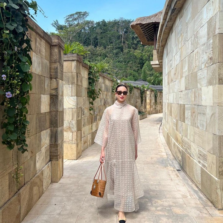 <p>Widiyanti Putri pernah menempuh pendidikan di Pepperdine University, Amerika Serikat, Bunda. Ia lulus dan mengantongi gelar Bachelor of Science di Bidang Administrasi Bisnis. Selain di bisnis, ia juga aktif di dunia sosial. Ia tercatat sebagai Ketua Yayasan Teladan Utama, dan Pengawas Yayasan Kawula Madani, serta menjabat Sekretaris Jenderal Yayasan Jantung Indonesia untuk periode 2018 sampai 2024. (Foto: Instagram @widi.wardhana)</p>