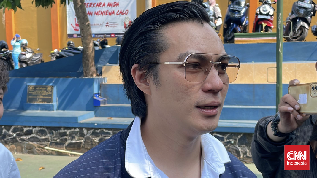 Baim Wong memenuhi panggilan sidang cerai perdana di Pengadilan Agama (PA) Jakarta Selatan, Rabu (23/10).