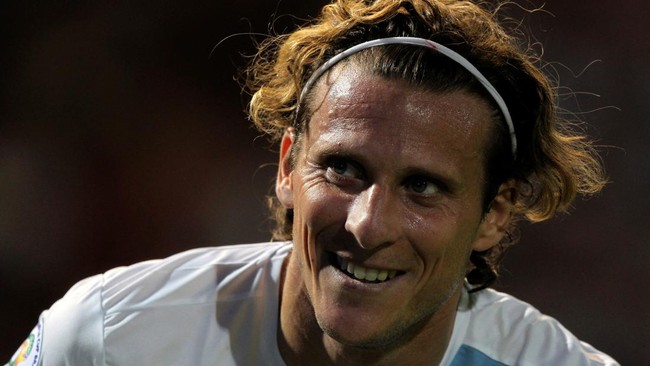 Diego Forlan, salah satu striker terbaik di dunia era akhir 2000-an, memutuskan untuk terjun sebagai petenis profesional.