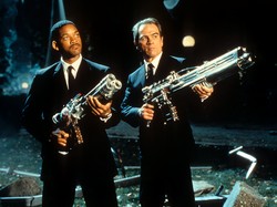 Sinopsis Film Men in Black, Aksi Para Agen Rahasia
