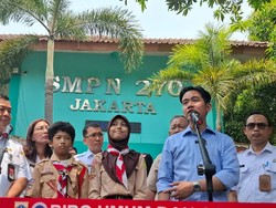 Siswa SMP 270 Jakut Terima Kasih ke Gibran Usai Diberi Makan Bergizi Gratis