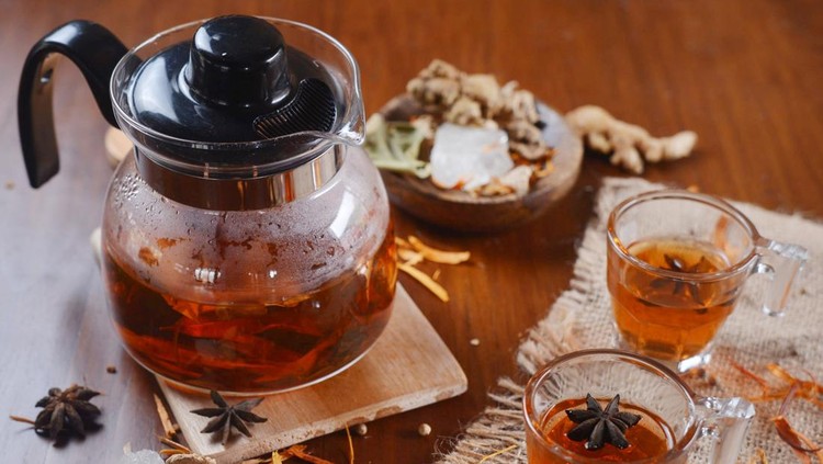 Wedang uwuh is a Javanese herbal beverage made with ginger&comma; cloves or clove sticks&comma; clove leaves&comma; dried cinnamon&comma; dry nutmeg&comma; secang wood shavings&comma; and cardamom&period; It also contains lump sugar or honey&period;