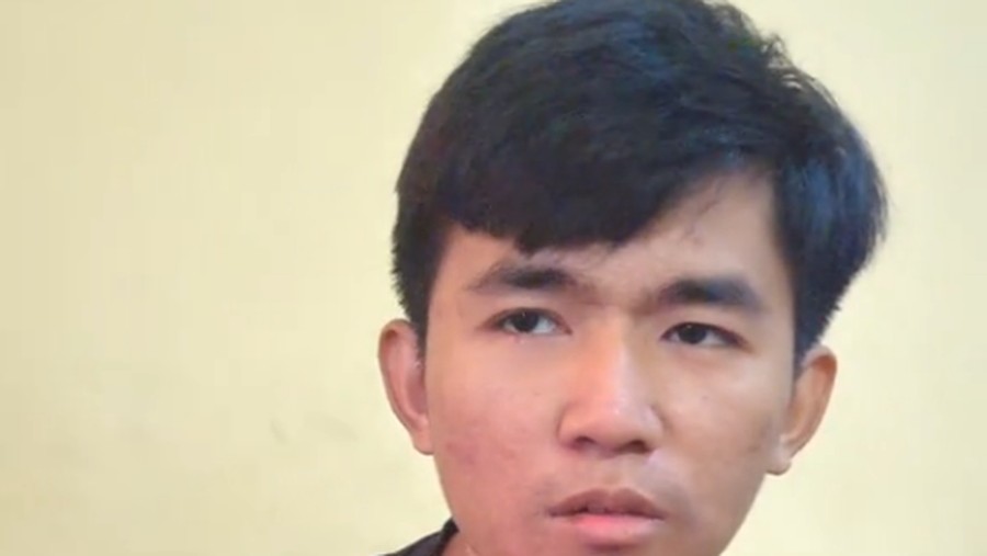 Kabar terbaru Tiko dan bu Eny. Pria bernama Tiko ini sempat membuat heboh warganet karena merawat ibunya yang mengalami kesehatan mental seorang diri di rumah. Kini bu Eny sudah mulai pulih dan kegiatan sehari-hari. Kabar terbaru Tiko dan bu Eny. Pria bernama Tiko ini sempat membuat heboh warganet karena merawat ibunya yang mengalami kesehatan mental seorang diri di rumah. Kini bu Eny sudah mulai pulih dan kegiatan sehari-hari.