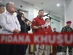Beda Peran Riza Chalid dan Anaknya di Kasus Korupsi Minyak Mentah