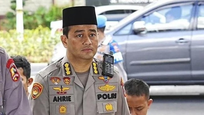 Ahrie Sonta kini masuk dalam jajaran perwira tinggi (pati) Polri setelah menyandang pangkat jenderal bintang satu atau brigjen.