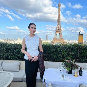 Jadi Menteri Terkaya, Ini Sederet Koleksi Mobil Mewah Menpar Widiyanti Putri