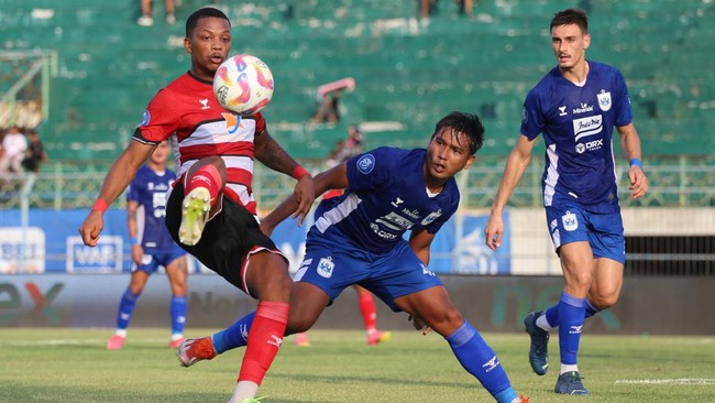 Madura United sukses mengalahkan PSIS Semarang 2-0 pada lanjutan Liga 1 2024/2025 di Stadion Gelora Bangkalan, Madura, Rabu (23/10).