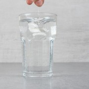 4 Manfaat Minum Air Garam di Pagi Hari dan Aturannya yang Perlu Kamu Tahu