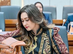 Aksi Nafa Urbach Tutup Kolom Komentar Usai Bela Gaji DPR Dicap Antikritik