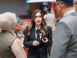 Reaksi Nafa Urbach Usai Dikritik Curhat Macet dan Bicara Tunjangan Rumah Dewan
