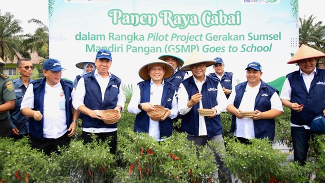 Gerakan ini juga ditujukan untuk meningkatkan kesadaran bahwa siswa/i mempunyai peranan yang strategis dalam pengendalian inflasi.