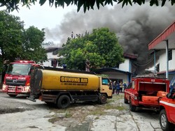 Pabrik di Cibinong Bogor Kebakaran, Asap Hitam Membubung