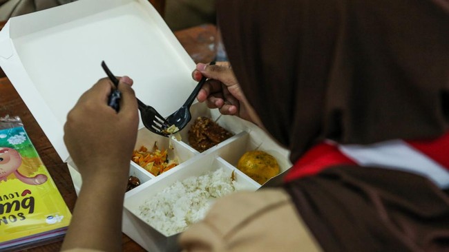 Elite Gerindra Sara Djojohadikusumo membenarkan program makan bergizi cuma-cuma bakal diselenggarakan mulai Januari 2025.