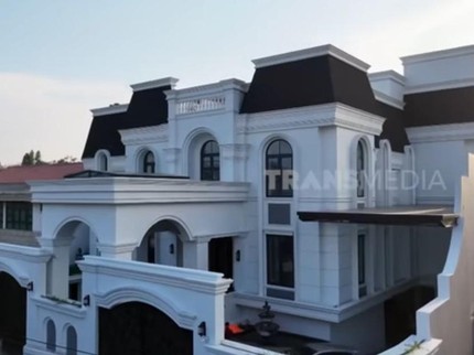 7 Potret Rumah Mewah Sarwendah yang Dibangun 3 Tahun, Punya Akuarium Tanaman