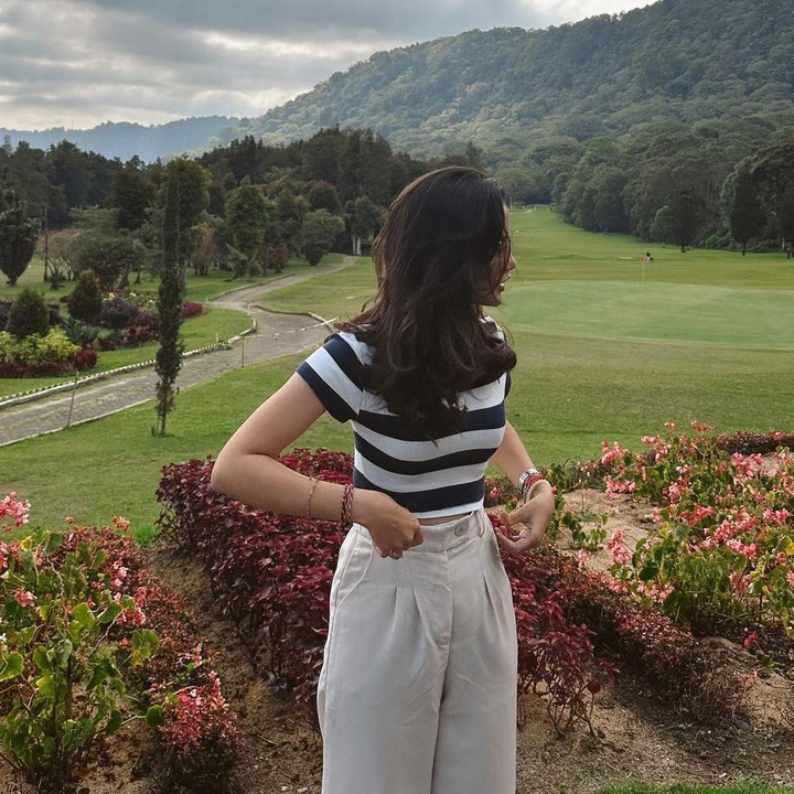 <p>Tak lama setelah pertunangan, Sarah harus kembali ke Inggris untuk melanjutkan studinya. Meski begitu, ia sering mengunggah potret keseharian melalui laman Instagram. (Foto: Instagram: @ssarah_menzel)</p>