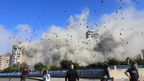 Viral Foto Detik-detik Rudal Israel Robohkan Apartemen Beirut Seketika