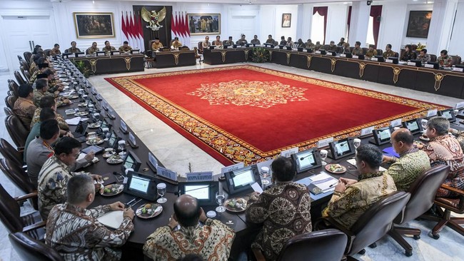 Presiden Prabowo Subianto menggelar sidang kabinet paripurna di Kantor Presiden, Kompleks Istana Negara Jakarta.