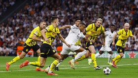 FOTO: Real Madrid Bantai Dortmund, Vinicius Hattrick