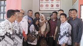 Sidang Perdana Guru SD Konawe, Ratusan Guru Gelar Aksi Solidaritas