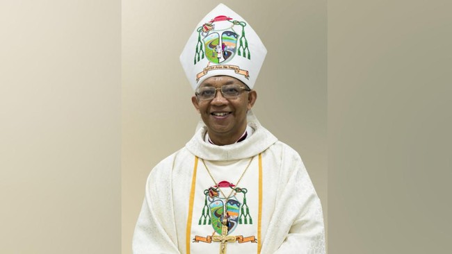 Uskup Fransiskan Indonesia, Paskalis Bruno Syukur, menolak jabatan kardinal yang ditawarkan pemimpin Gereja Katolik di Vatikan Paus Fransiskus.