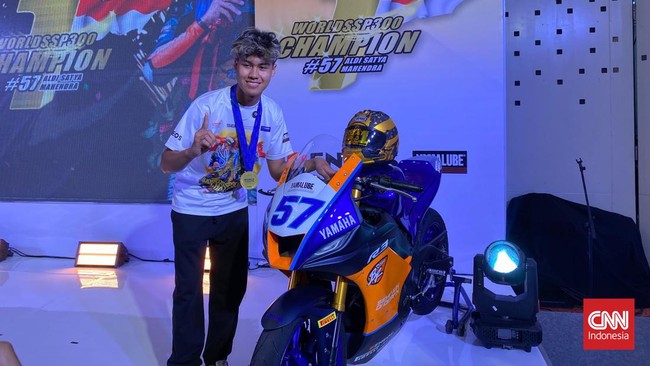 Pembalap Indonesia Aldi Satya Mahendra berhasil cetak sejarah usai naik podium kedua dalam Race 2 WorldSSP Australia 2026 pada Minggu (22/2).