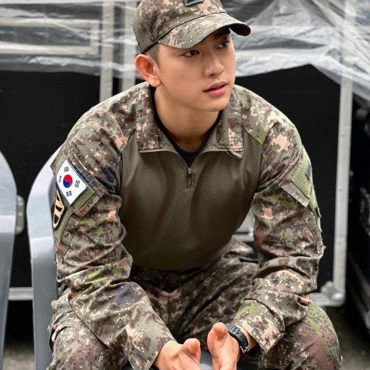 <p>Berbeda dengan Jay B, wamil Jinyoung GOT7 berakhir pada 4 November 2024. Kabar berakhirnya wajib militer Idol sekaligus bintang drakor ini tentunya menjadi kabar gembira bagi fans dari dua industri hiburan. (Foto: Instagram @jinyoung_0922jy)</p>