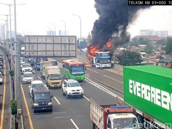 Gerak Cepat Sopir Selamatkan Anak TK saat Bus Wisata Dilalap Api