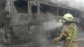 Bus Pariwisata Angkut 58 Anak TK Terbakar di Tol Jatinegara