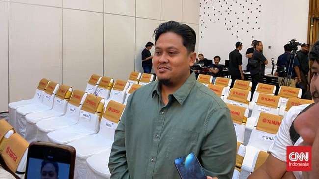 Dicky Hestu, ayah dari pembalap Aldi Mahendra menyebut sang anak bagai dua sosok berbeda saat berada di rumah dan di trek.