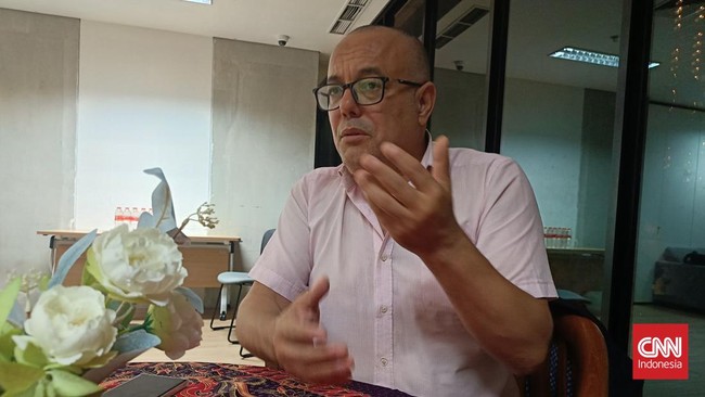 Eks Menbud Palestina Atef Abu Said menceritakan kesaksiannya menulis buku di bawah bayang-bayang serangan brutal Israel.