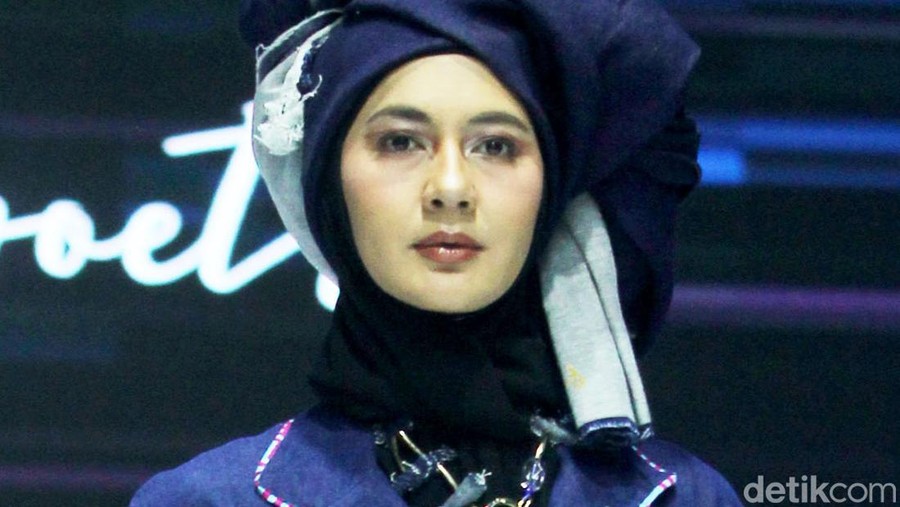 Foto Paula Verhoeven di show Tities Saputra di JFW 2025