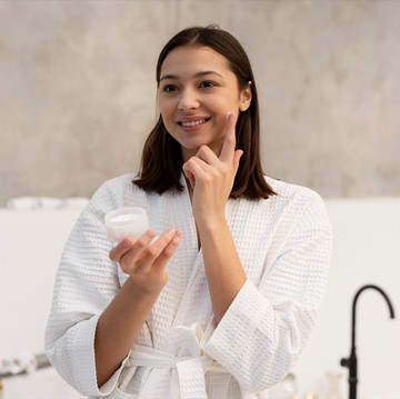 Skincare yang Klaim 'Melawan Polusi' Ternyata Nggak Efektif Jika Tak Punya Bahan Ini!