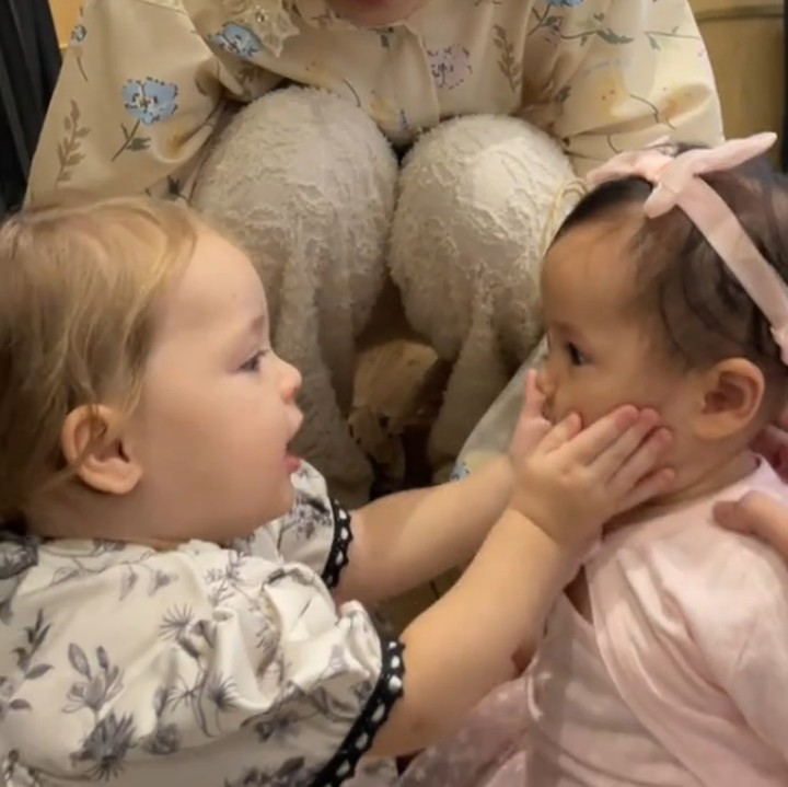 <p>"Ketemu juga sama <em>baby</em> gemassss," tulis Sabrina dalam akun TikTok-nya dengan menyisipkan emotikon hati. (Foto: TikTok: @sabrinaanggraini26)</p>