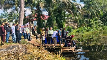 Unit Usaha APP dan BRIN Melepasliarkan Ikan Baung di Bengkalis